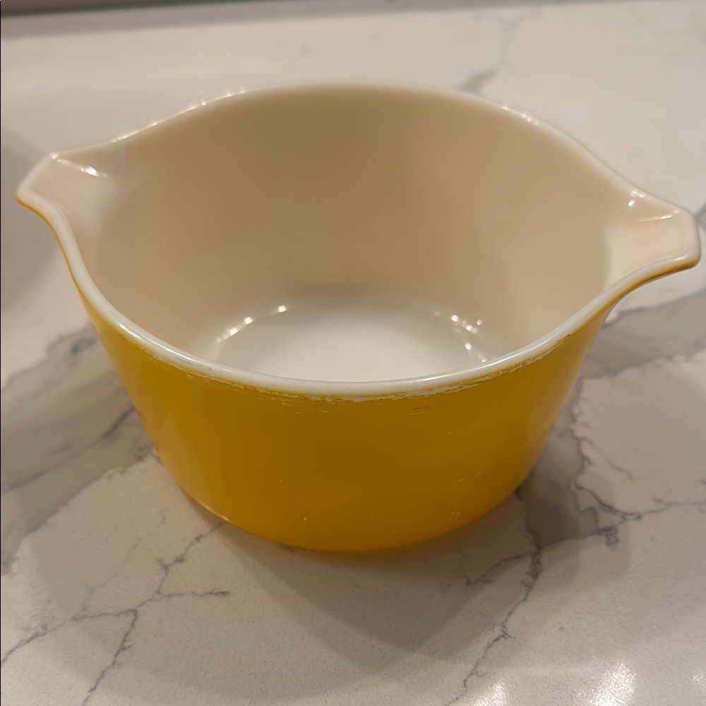 Vintage Yellow Pyrex Mixing Bowl 🍋